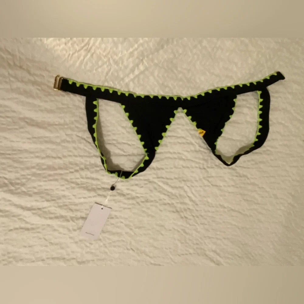 Adrift Top in Black & Green
Lovers and Friends - Picture 3 of 5
